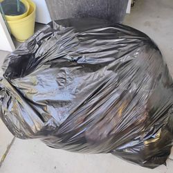 Over 200 pc. Clothes for boys&girls size 6mo.-https://offerup.com/redirect/?o=MTgubW8= up to size7