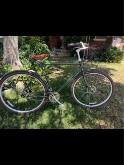 Raleigh Tourist classic city bike with a brown  leather saddle seat in great shape