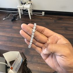 Vvs 1 ct each stone 26 carats lab diamonds White gold 8 inches $4,999