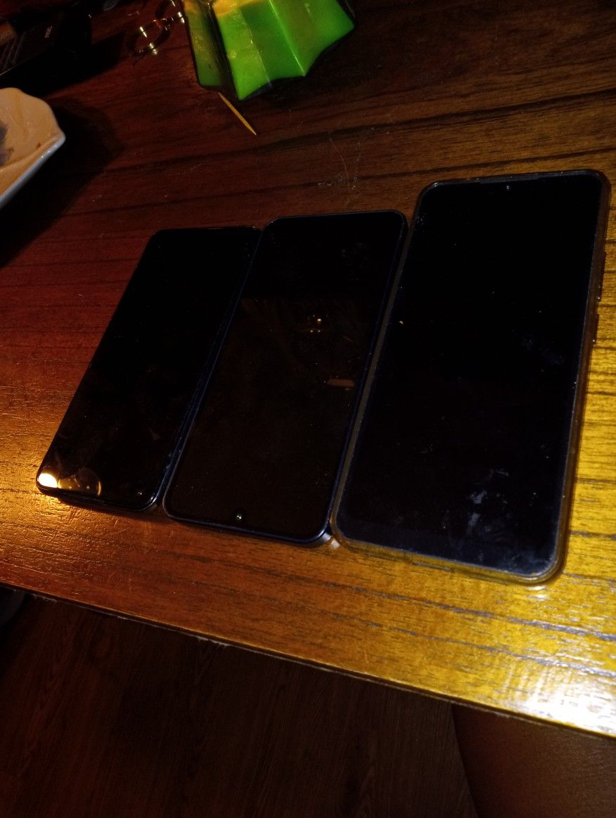 Three Very Good Cell Phones Off Of The Price Of One All Unlocked Working Condition No Issues