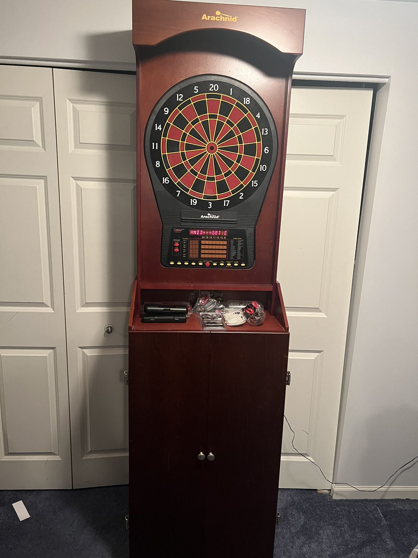 ARACHNID CRICKET PRO 800 STANDING ELECTRONIC DARTBOARD