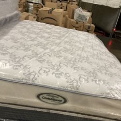 New Queen Simmons Beautyrest Crate & Barrel Mattress