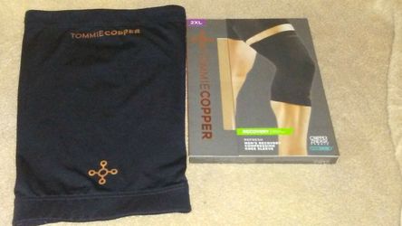 TOMMIE COPPER MEN’S RECOVERY COMPRESSION KNEE SLEEVE 2XL