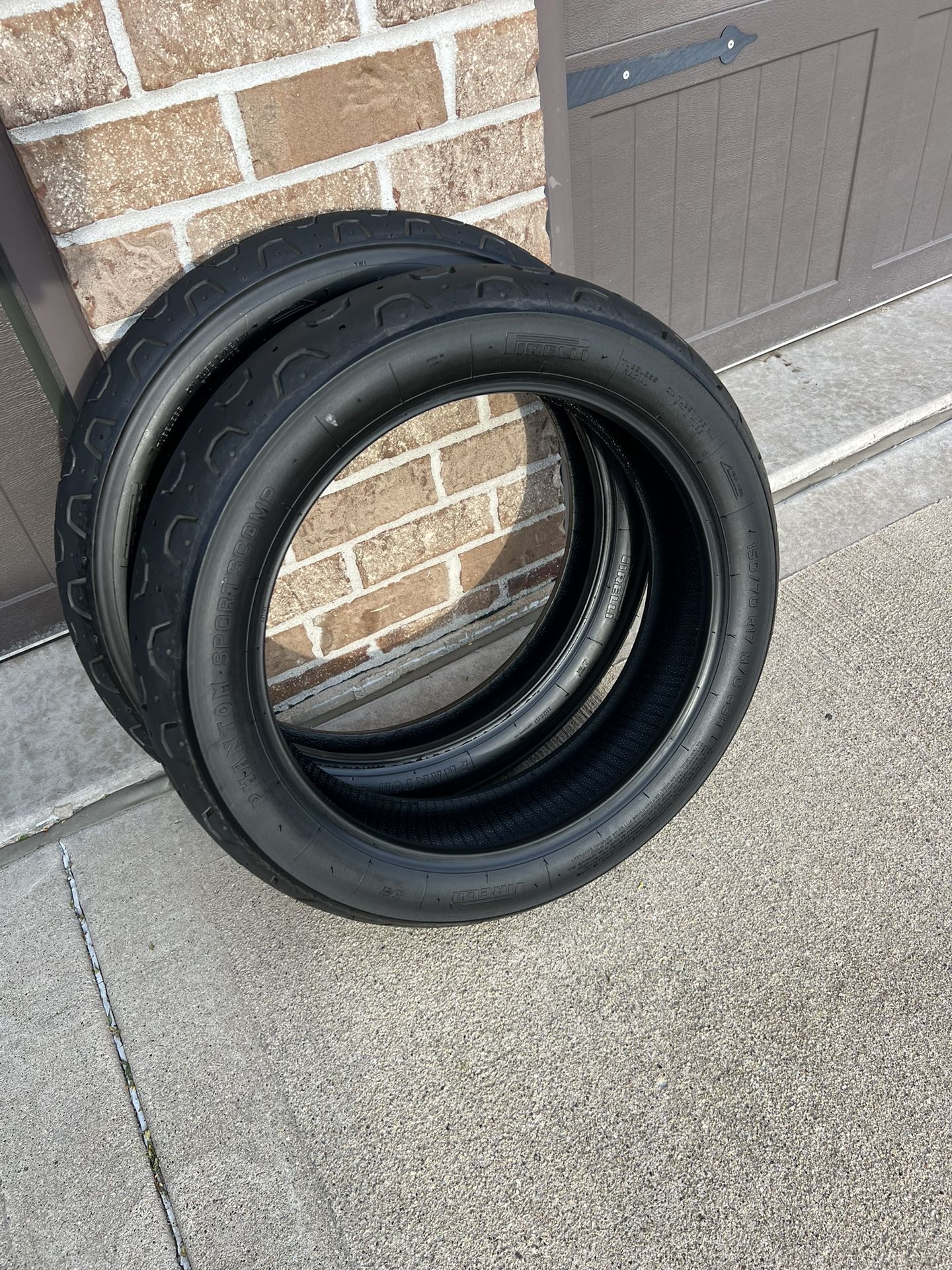 Motorcycle Tires (front/rear)-Pirelli Phantom Comp