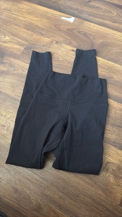 Lululemon size 4