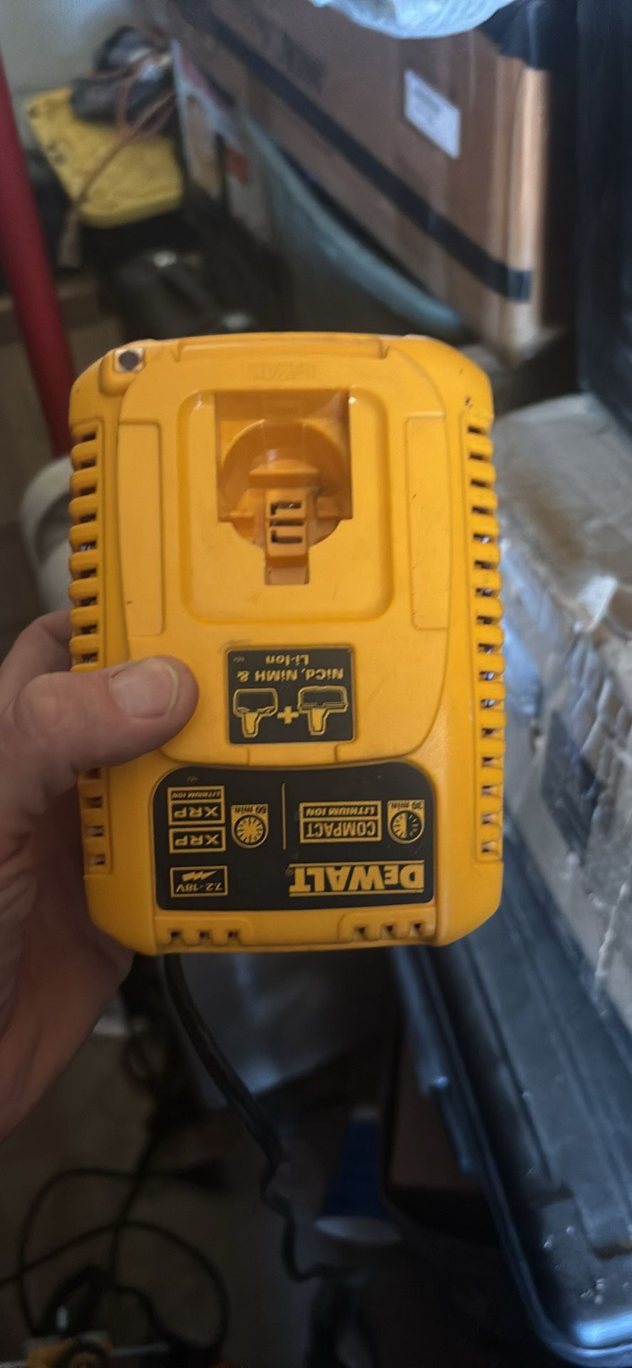 18 V Dewalt charger