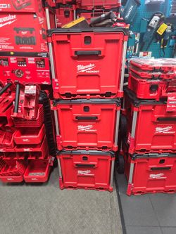 MILWAUKEE PACKOUT ROLLING BASE WITH DRAWER