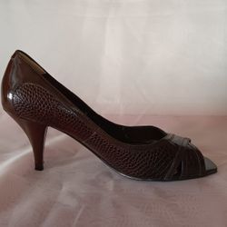 Bandalino 7 M Brown Embossed Croc 2.75" Heels