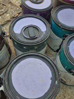 Pinturas Nuevas de Galon color morado $25 cada una