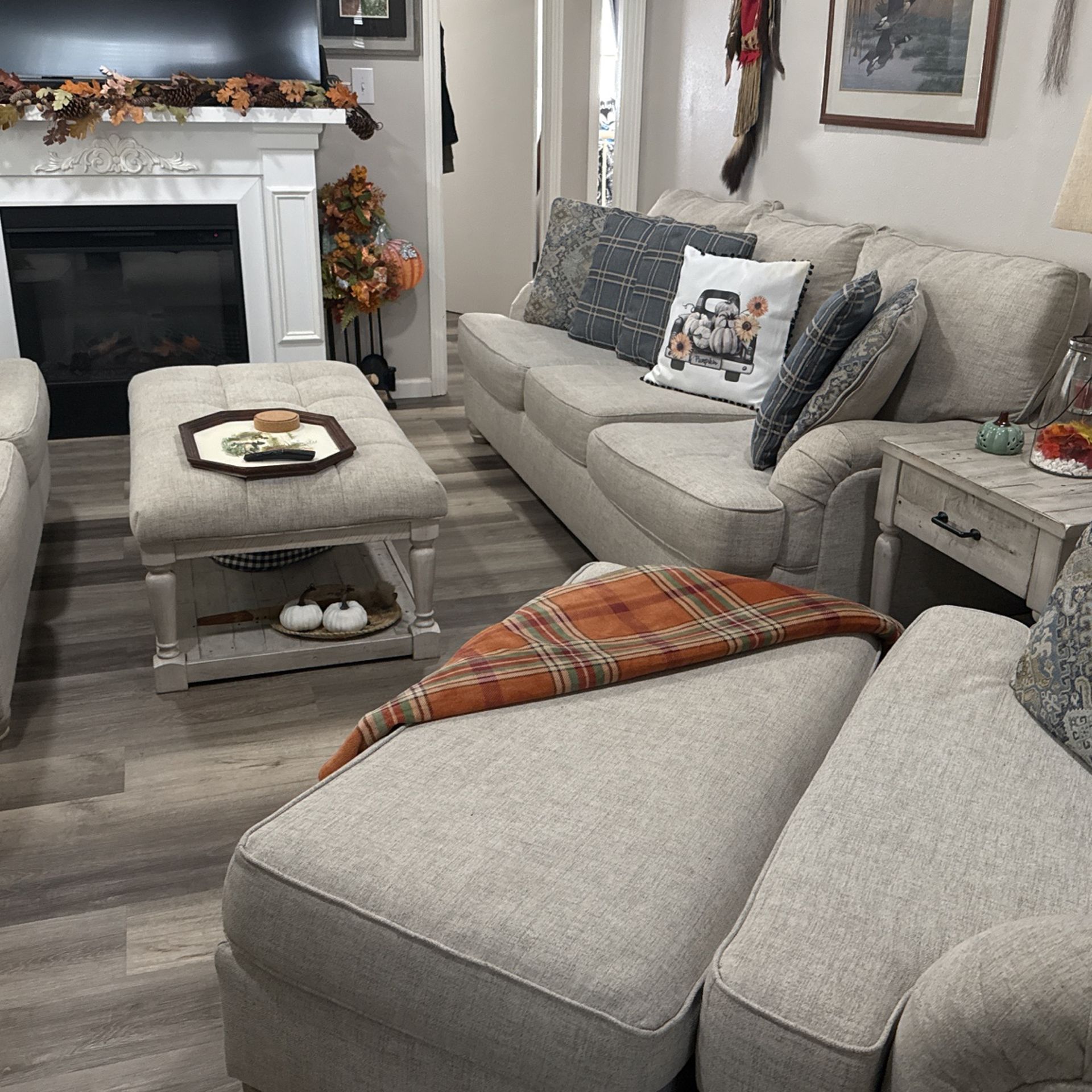 Living Room Furniture 799 Neg.