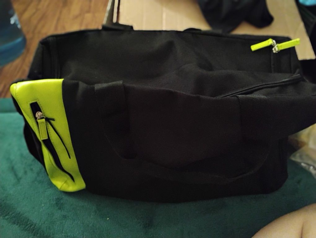 $5!!! New Duffle Bag