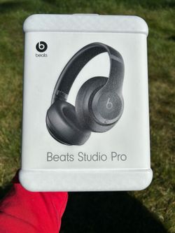Beats Studio Pro ( BRAND NEW SEALED )