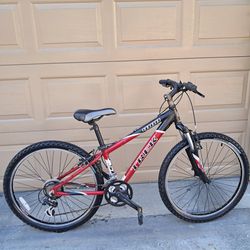 Trek 4100 Mountain Bike – Shimano Gears – Front Suspension