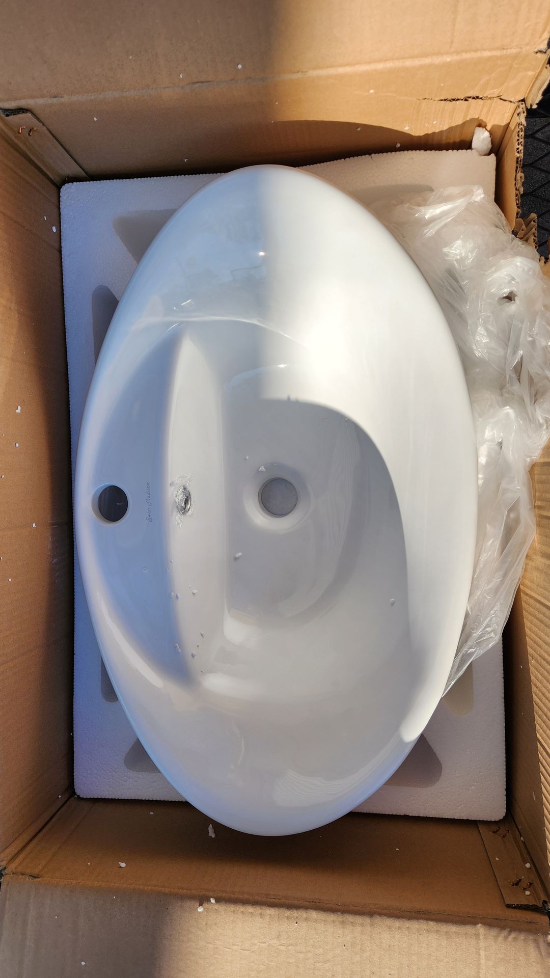 Swiss Madison (Brand Rating: 4.0/5) Ivy 23 in. Oval Ceramic Vessel Sink in White