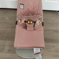 Baby Bjørn Bouncer Bliss in Petal Quilt Cotton - Dusty Pink with toy
