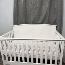 White baby Crib With Mattress 