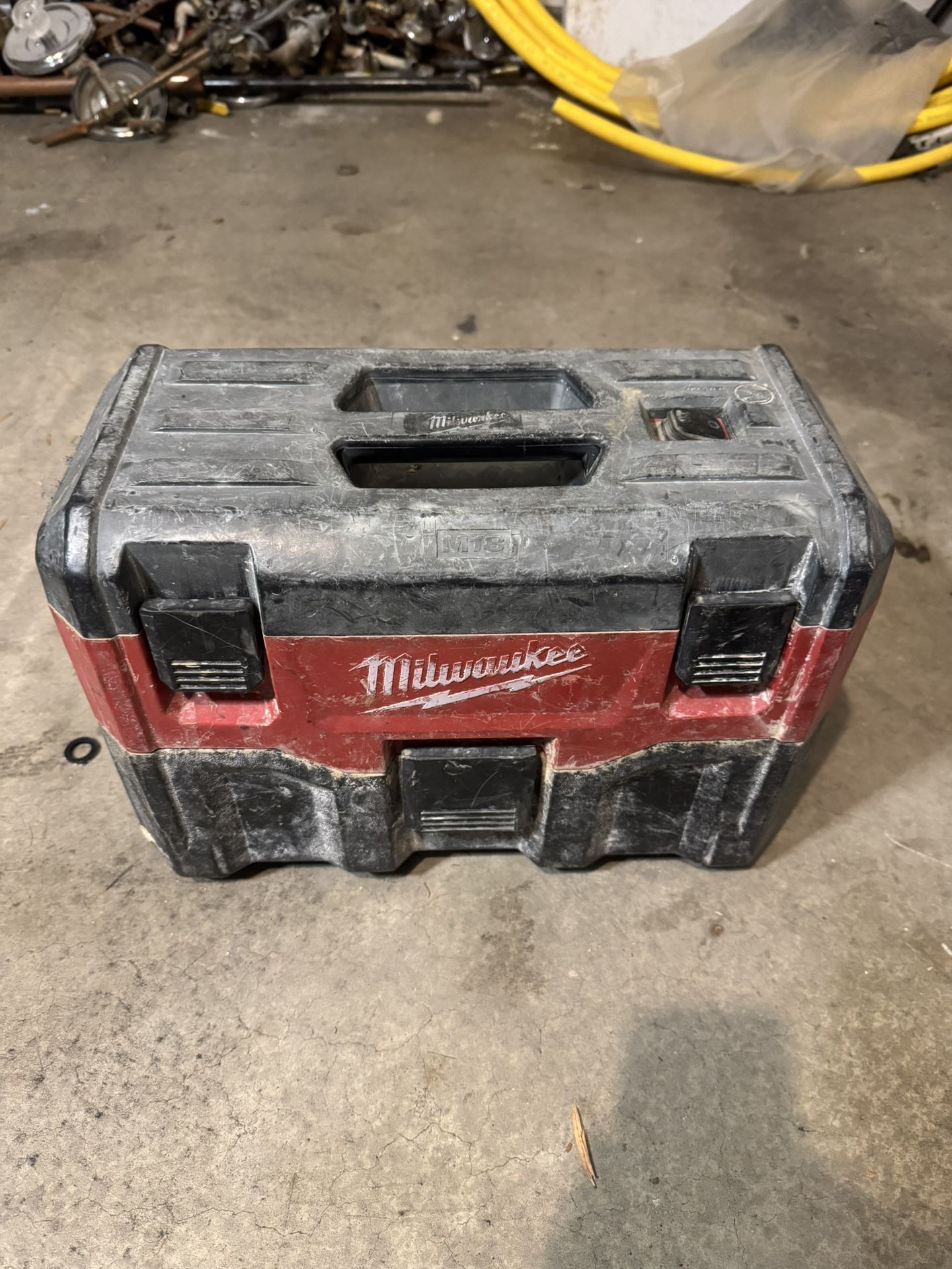 Milwaukee M18 Vacuum 