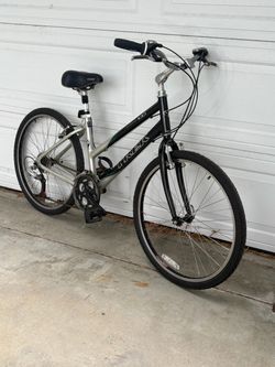Really Nice Aluminum Frame 21 Speed Trek Navigator 100 Hybrid Bike