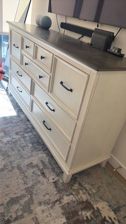Dresser