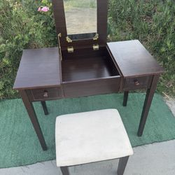 Cherrywood Finish Vanity With Flip Up Mirror, 2 Small Drawers And White Cushion Seat