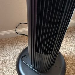 Tower fan with remote(Moving out sale)