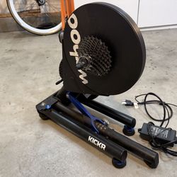 Wahoo KICKR CORE with 105 CSR7000 Cassette 
