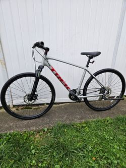 Trek Dual Sport 1 Hybrid Bike