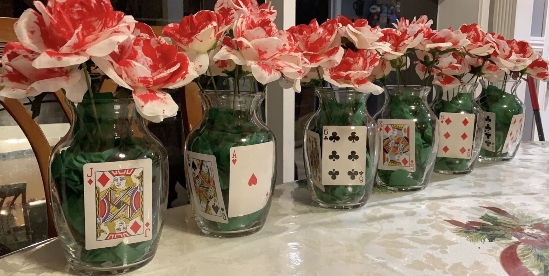 Queen of hearts centerpieces Alice in wonderland