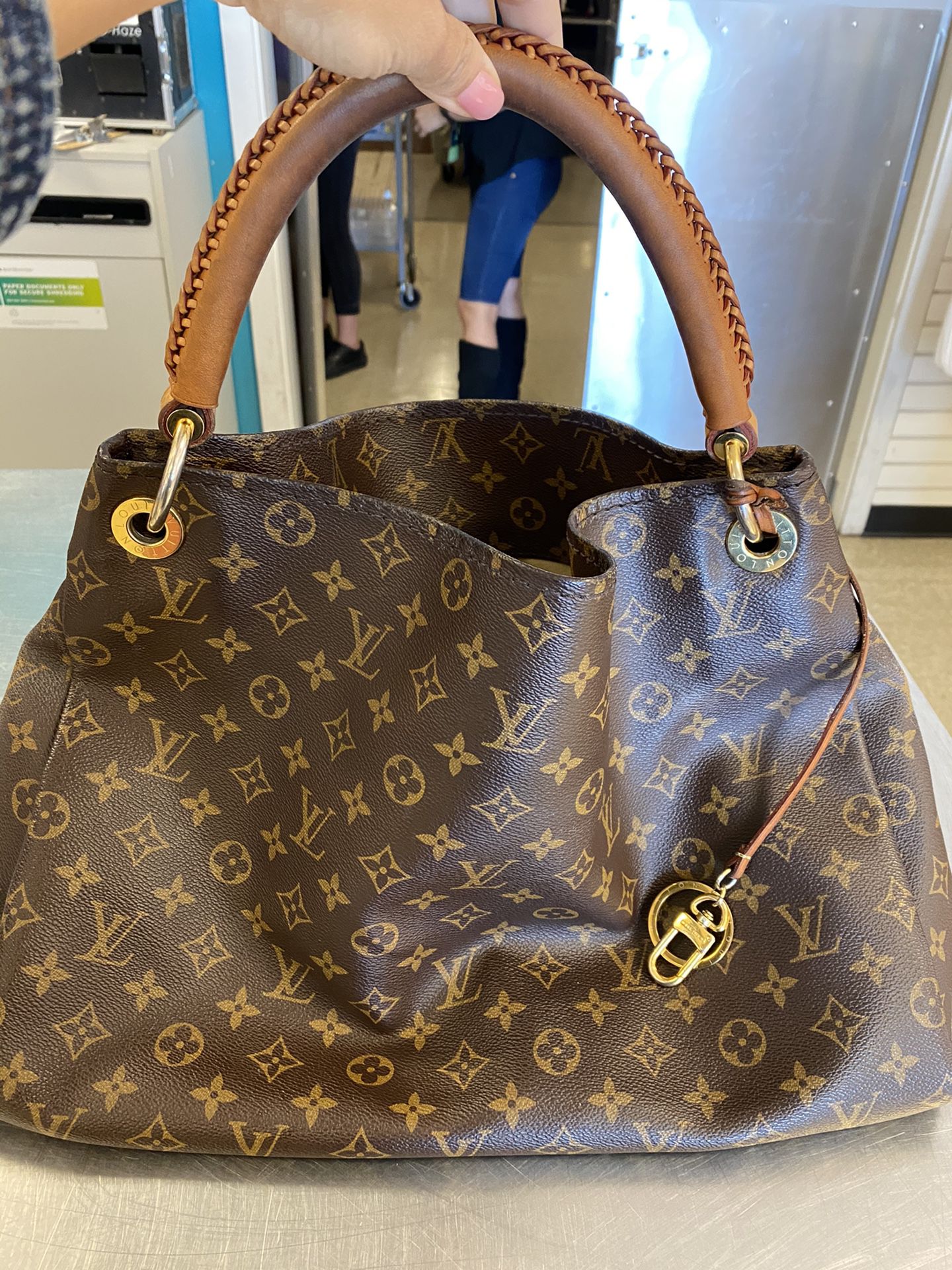 Louis Vuitton Artsy MM bag