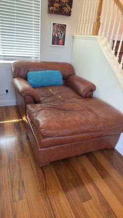 Leather oversized chaise couch 6’x 4’  custom order by Arizona Leather very comfortable