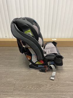 Graco SlimFit 3-in-1 Convertible Car Seat for Sale in Fullerton, CA -  OfferUp