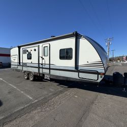 2018 Forest River Surveyor 28’ Travel Trailer 