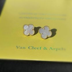 18k yellow gold Van Cleef style Alhambra White Mother of pearl stone clover stud earrings