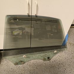 2006 Subaru Legacy left rear glass
