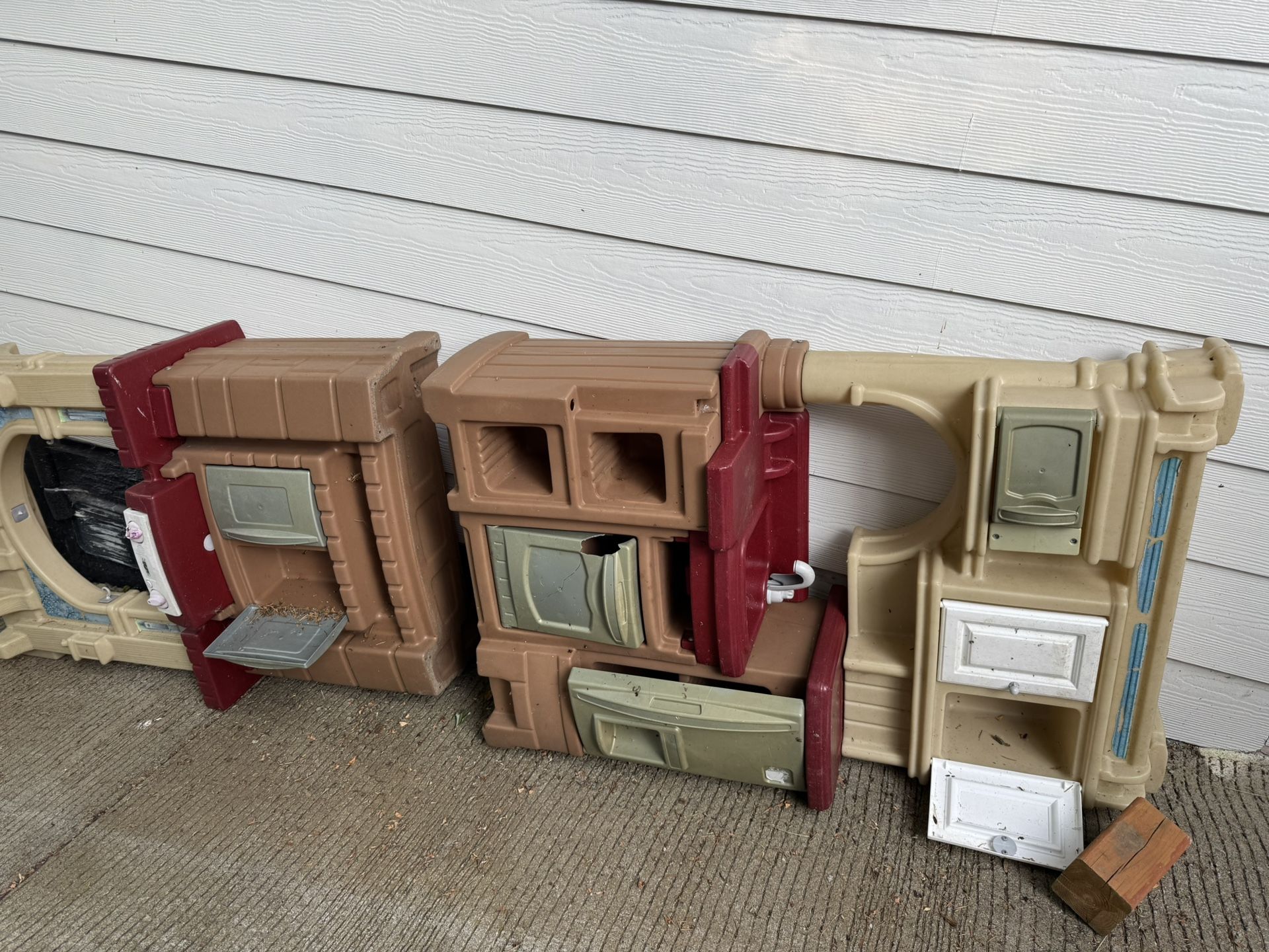 Outdoor Play Kitchen / Bbq