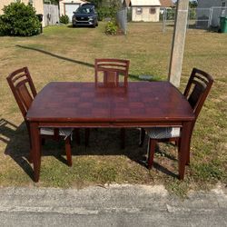 Free Dining Table W 3 Chairs Come And Get It  