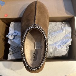 UGG Tasman Men's Slipper in the Chestnut color 