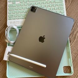 iPad Pro 12.9” (M2 chip / 2022 model) 6th Generation 256GB WiFi + 5G cellular with  keyboard, pen & Accessories 