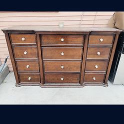 Dresser FREE! 
