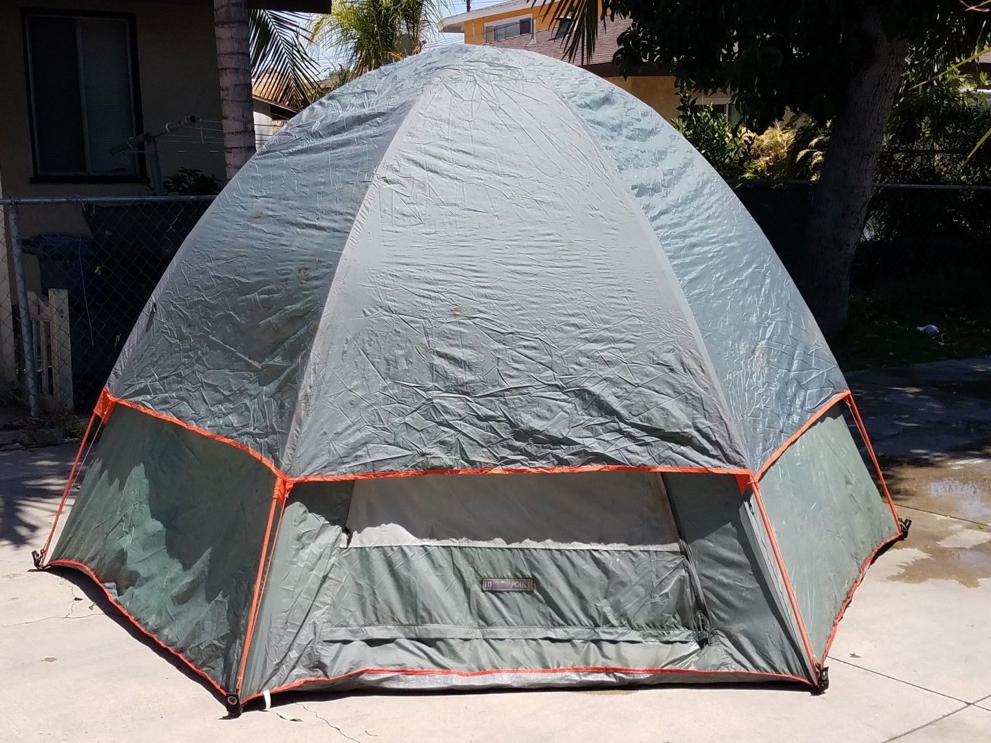 4 PEOPLE HI-POINT TENT