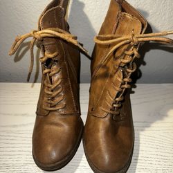 Woman’s Healed Boots Size 6