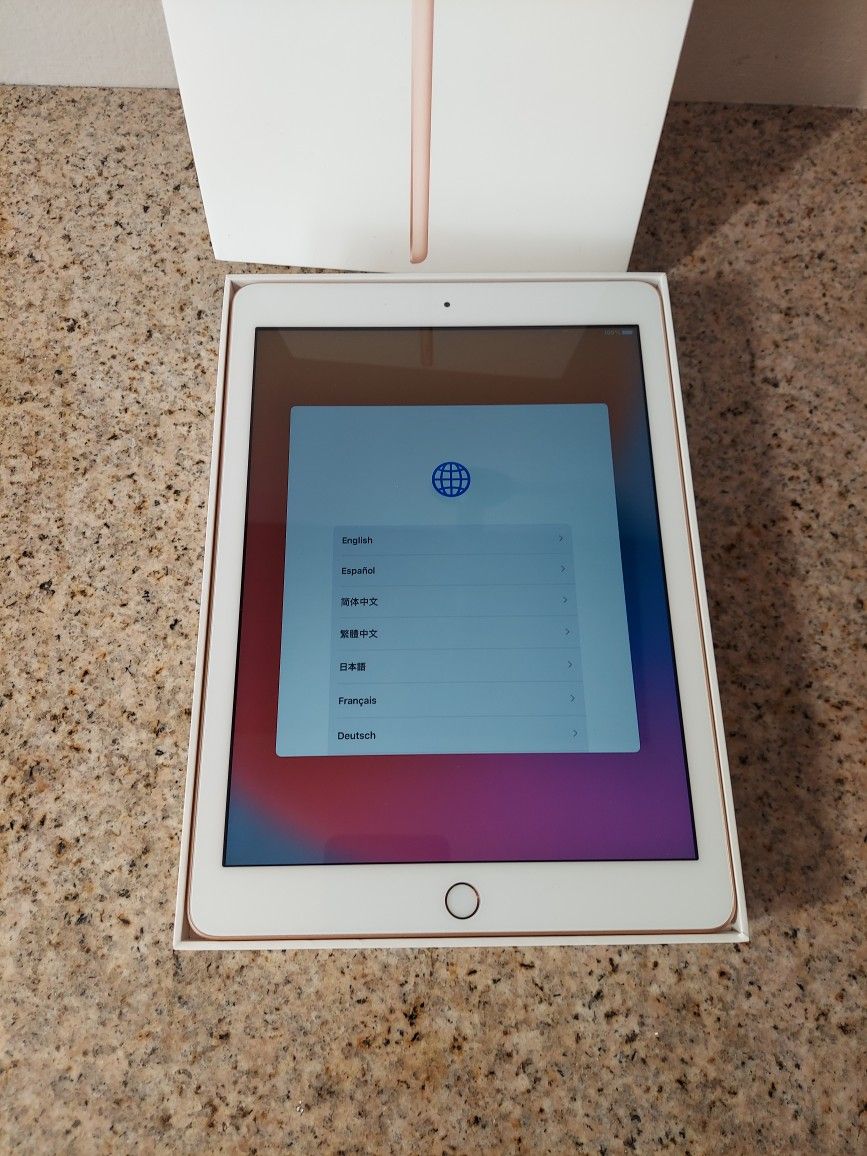 Apple IPad 6th Generation 128 GB Wi Fi Original Box, Very Clean
