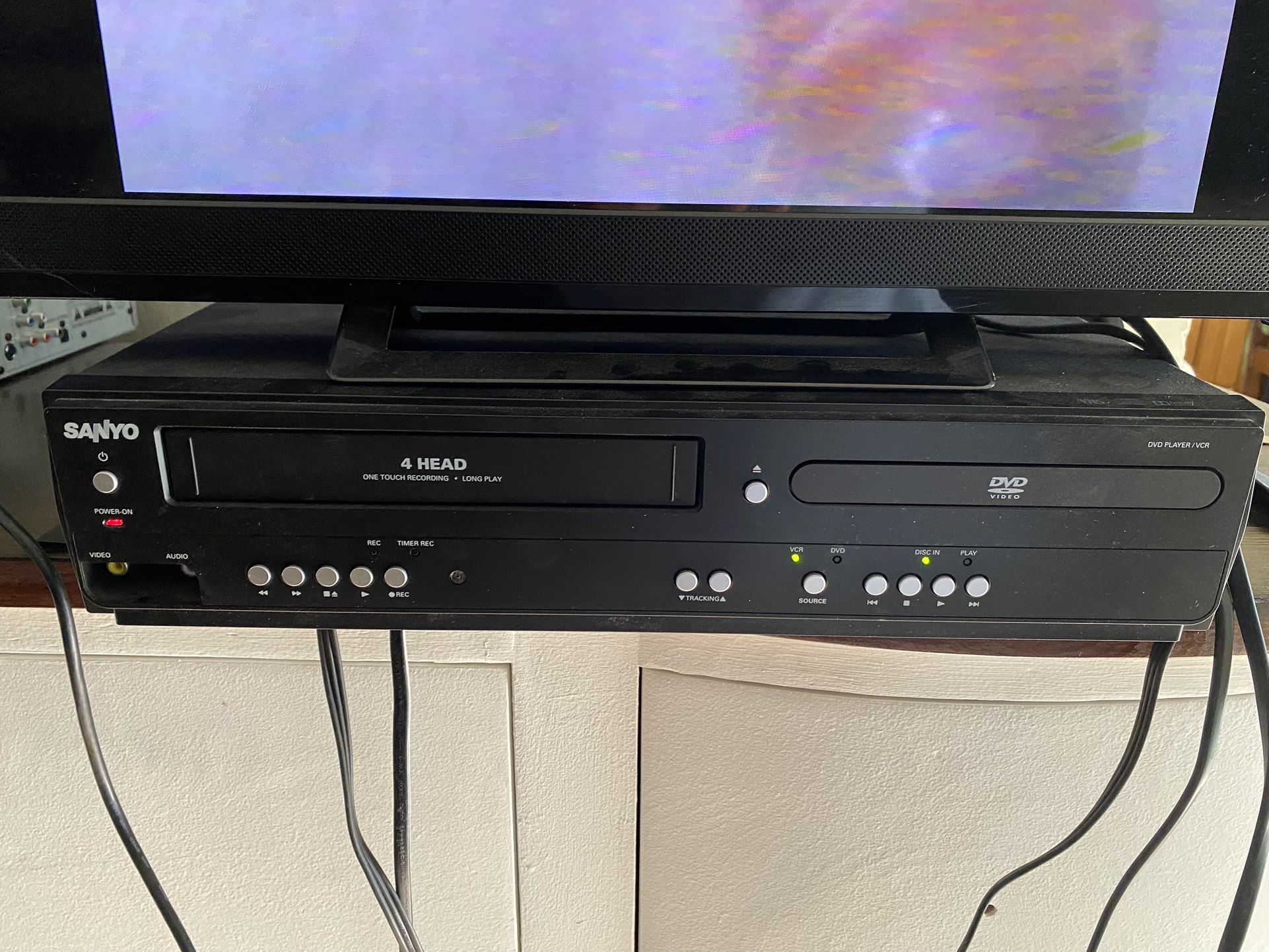 Sanyo DVD/VCR Player Works Well Dvd Player VCR Player MAKE AN OFFER!