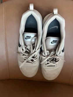 Nike Low-Top Sneakers Beige and Black