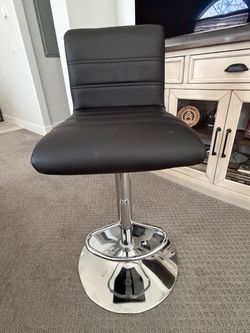 4 height adjustable and swivel bar stools