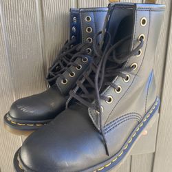 Doc Martins Boots Size 6