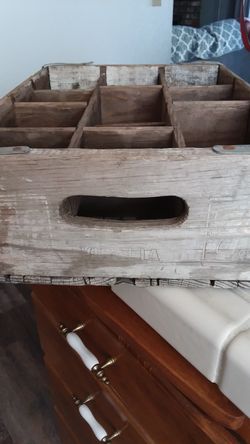 ANTIQUE WOODEN 7up BOX. VISALIA