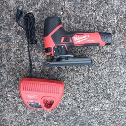 Milwaukee 2545-20 M12 Fuel Jigsaw Almost New With Bat & Charg. For Pick Up Fremont Seattle. No Low Ball Offers Please. No Trades. Yes I Have It 