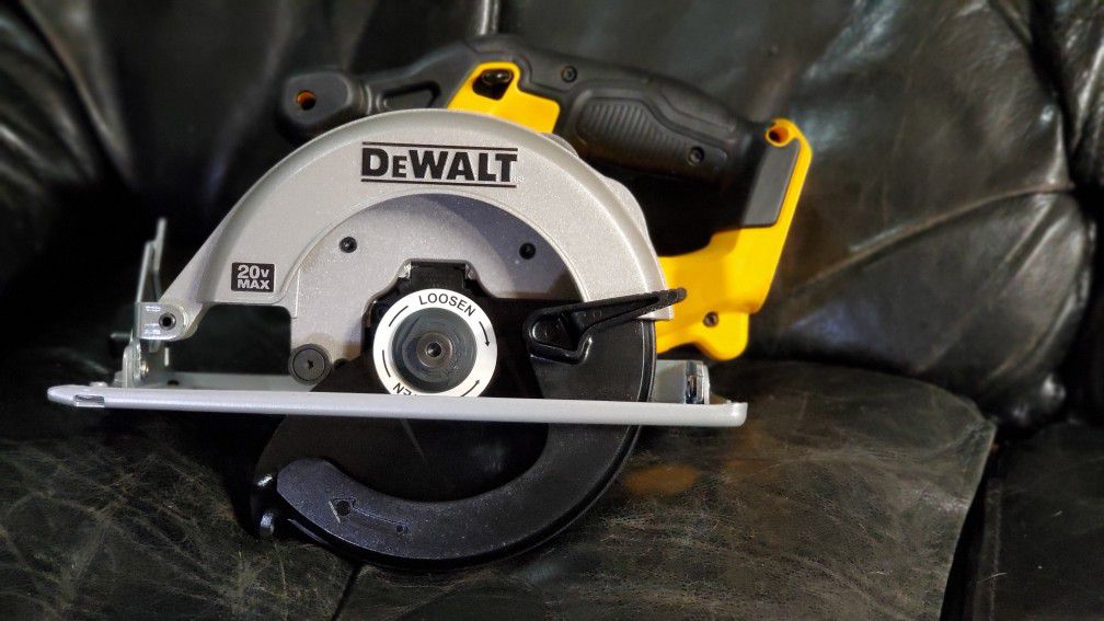 New 20-Volt MAX Cordless 6-1/2 in. Circular Saw (Tool-Only) for Sale in  Escondido, CA OfferUp