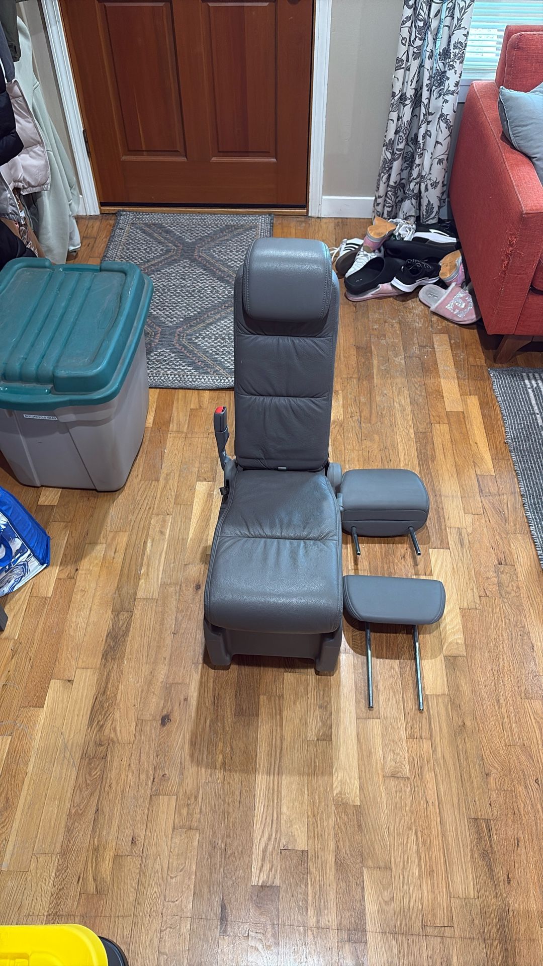 Free 2010 Honda Odyssey Middle Seat